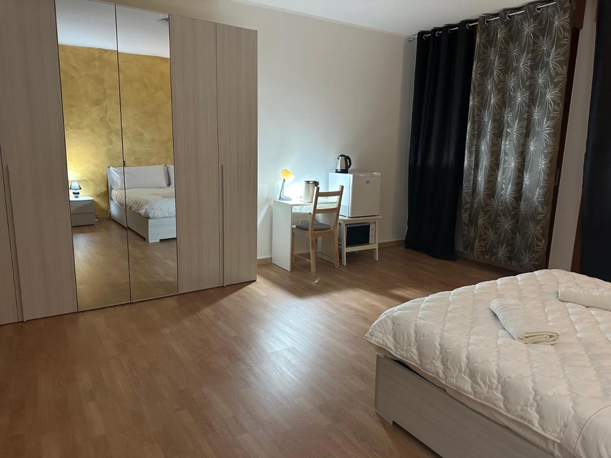 Leone D'oro 2 - Milano Street Gasthof *