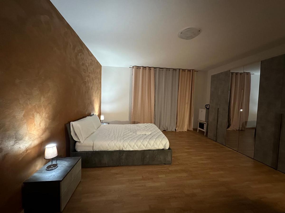 Leone D'oro 2 - Milano Street